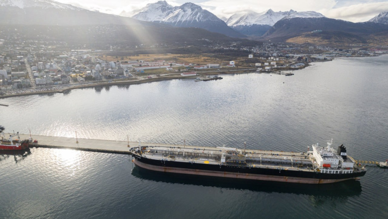 Gobierno fiscaliza la carga de crudo a través de Río Cullen y certifica el origen de la mercadería