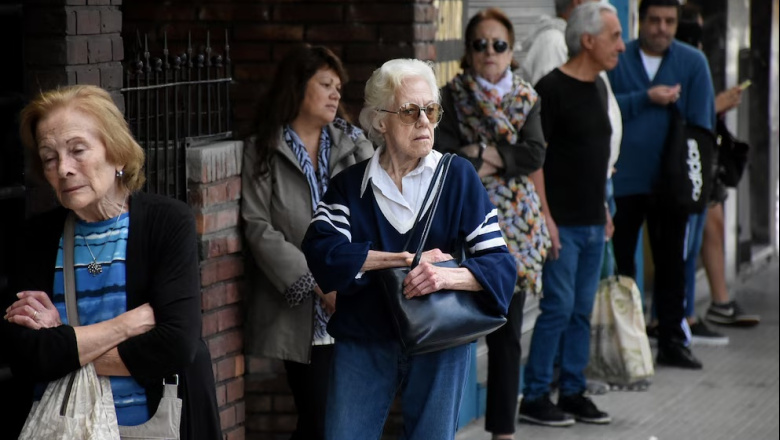 Más del 40% de los hogares con adultos mayores tiene ingresos insuficientes, según la UCA