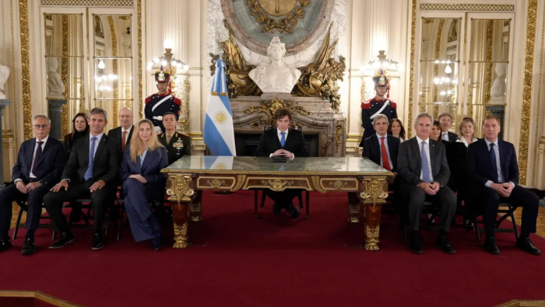 Encuesta: 6 de cada 10 argentinos creen que la postura de Milei sobre Malvinas es por "conveniencia política"