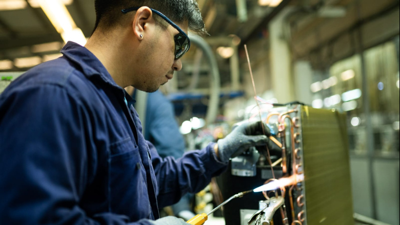 La industria sufrió en julio su mayor derrumbe en 16 meses y se acercó a mínimos de la era Milei