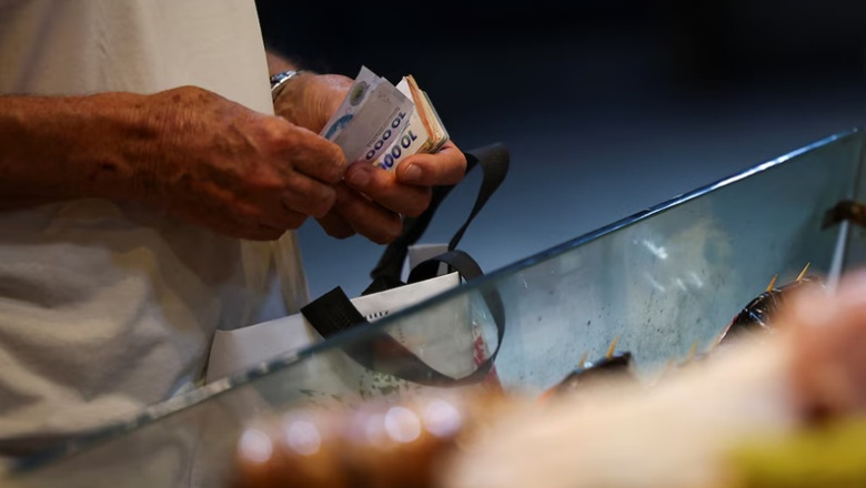 El salario real del sector privado cayó 3% en un año: la mitad de los trabajadores formales cobra menos de $1.385.000