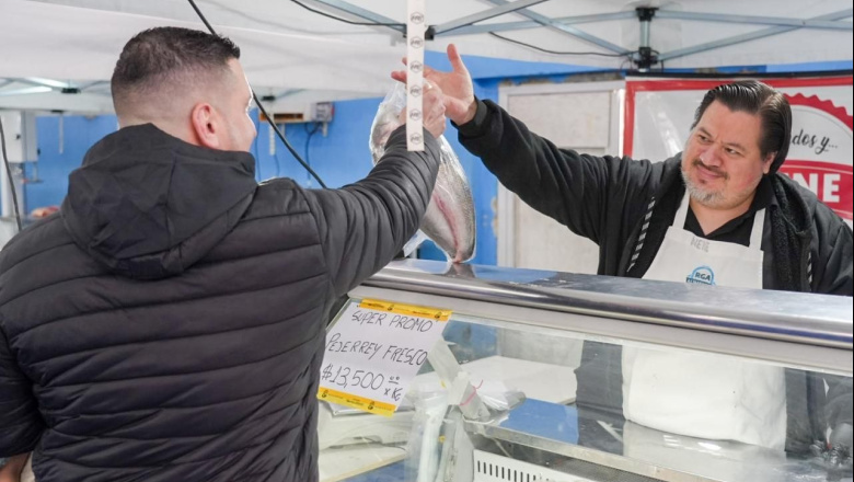 El 'Mercado en tu Barrio' volvió a convocar a vecinos de Río Grande con productos a precios accesibles