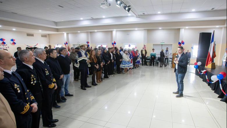 El intendente Perez acompañó a la comunidad chilena en la celebración de su independencia