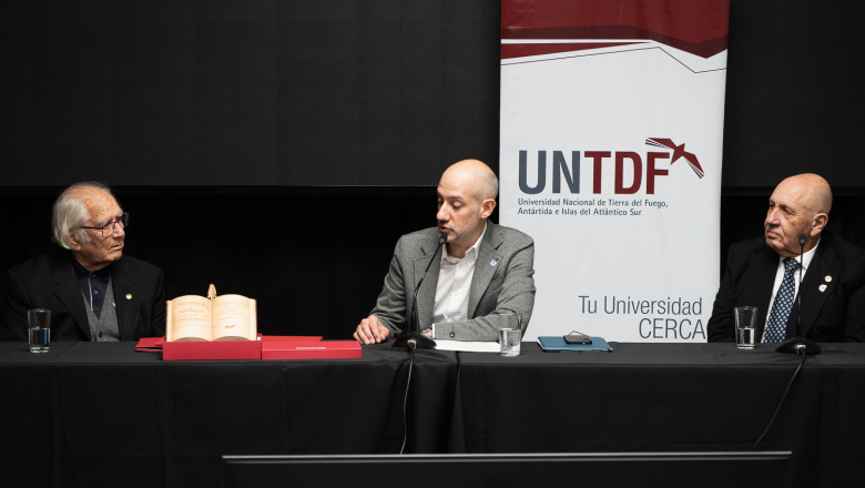 La UNTDF distinguió al profesor Adolfo Pérez Esquivel con el Doctorado Honoris Causa