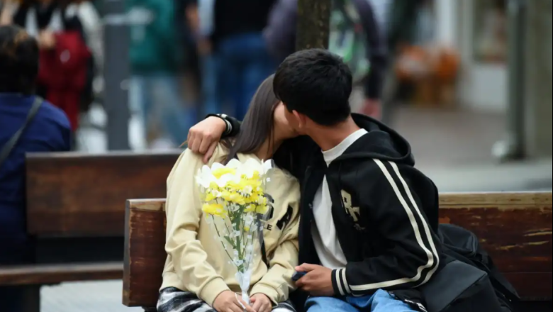 Por qué se regalan flores amarillas el 21 de septiembre y cuánto cuestan en Rio Grande