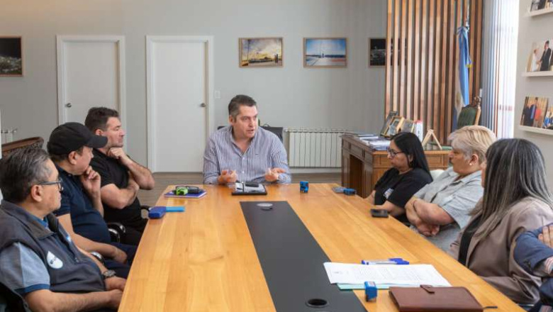 Perez firmó acuerdo de mejora salarial para trabajadores municipales de Río Grande