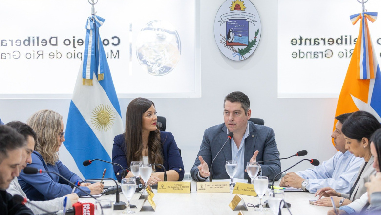 Perez presentó el presupuesto 2027: baja de impuestos, desendeudamiento, obras y más salud