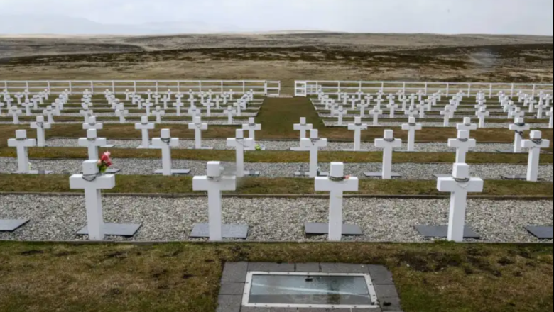 “Todas decían Malvinas”: el inquietante hallazgo de un periodista chileno en el cementerio de Darwin