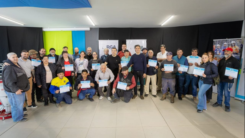 En Río Grande, el Municipio entregó equipamiento a productores porcinos