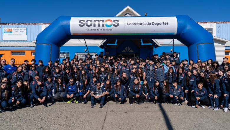 Delegación fueguina integrada por 220 personas partió rumbo a los ‘Juegos Binacionales de la Araucanía 2026’