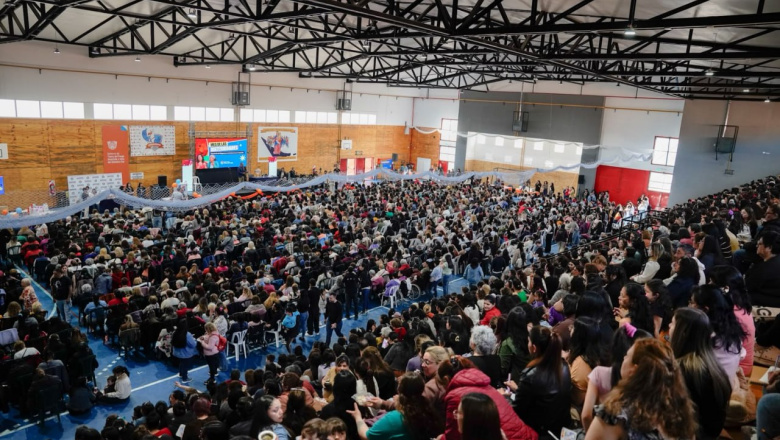 Río Grande celebró el bingo por el ‘Mes de las Maternidades’ en el colegio María Auxiliadora