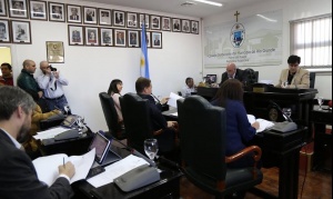 Concesionarias deberán exhibir el valor provincial y continente de los vehículos
