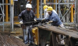 Trabajadores de la construcción aguardan reactivación de obras