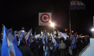 Banderazo por Malvinas: “Somos un país de paz, usemos armas de paz”