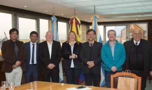 Bertone firmó un convenio con el autor de la “Ley de Góndolas” de Ecuador
