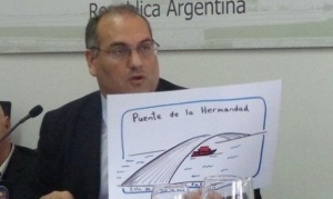 “Necesitamos un cruce soberano por aguas argentinas, no un puente por Chile”