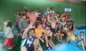 Bertone visitó a chicos que asisten a la colonia de verano en Tolhuin