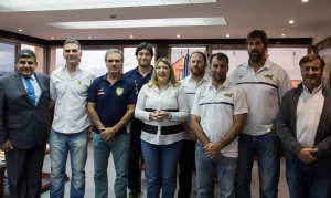 La gobernadora Bertone recibió a integrantes de los equipos argentino y brasileño de Rugby