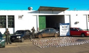 Simulaban estar de vacaciones y transportaban 451 kilos de marihuana