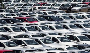 Rossi impulsa un impuesto a los autos stockeados por concesionarias