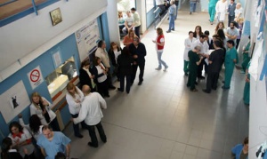 Salud pública: Profesionales de planta reclaman por la diferencia salarial respecto a los contratados