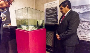 Ushuaia: inauguraron la muestra con vajilla del siglo XIX hallada en Península Mitre