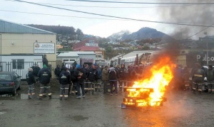 Sigue el paro de recolectores en Ushuaia, y amenazan con extenderlo  a Río Grande