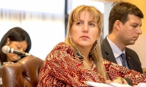 Hospitales: Martínez propone modificar la dedicación exclusiva de los profesionales