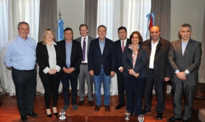 Bertone estuvo en un encuentro clave de gobernadores para reorganizar al PJ