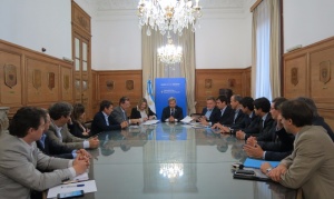 Bertone firmó un convenio para garantizar la transparencia en el armado del padrón electoral
