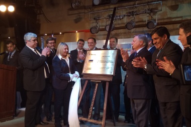 Aranguren y Bertone, junto a Ejecutivos de Total, inauguraron el yacimiento Vega Pléyade