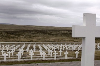 Hoy comienza la identificación de soldados argentinos sepultados en Malvinas