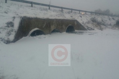 Preocupa el congelamiento del agua debajo del puente del río Turbio