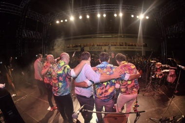Los Tekis colmaron de música el Cochocho en la segunda peña folklórica de la Noche más Larga