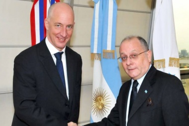Faurie se reunió con el Embajador del Reino Unido y ratificó el polémico acuerdo de cooperación