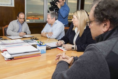Bertone firmó el contrato para construir la planta cloacal "Arroyo Grande"