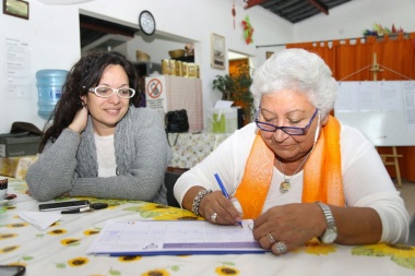 "Mujeres al Concejo": Continúa en Ushuaia la campaña de recolección de firmas