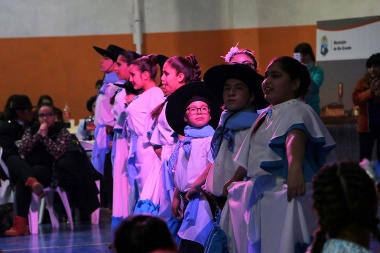 Gran exhibición de danzas y música folklórica “Día de la Independencia”