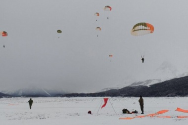 La Armada y Fuerza Aérea realizaron un ejercicio conjunto en Tierra del Fuego