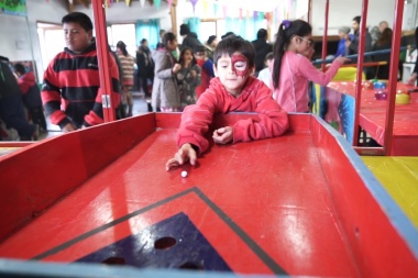 "Mes del Niño": Más de 400 chicos disfrutan de la kermes en barrios y escuelas