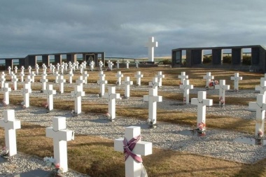 La Cruz Roja evaluará con Nación las tareas de identificación de tumbas en Malvinas