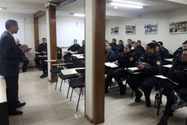 Personal de las cinco Comisarías de Ushuaia recibió capacitación sobre 'flagrancia'
