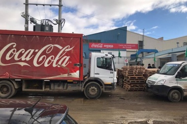Camioneros paran las distribuidoras de Coca Cola y denuncian intento de flexibilización