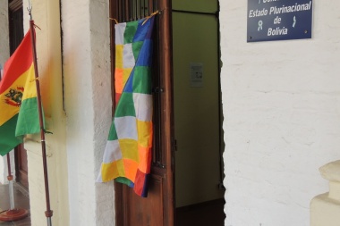 Ushuaia: denuncian a sujeto que cobraba por realizar trámites consulares a bolivianos