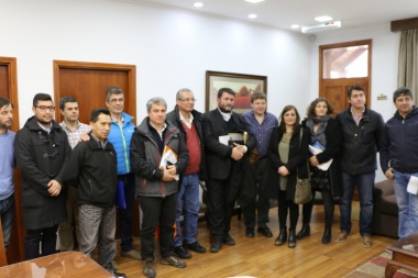 El intendente Melella recibió a miembros del Centro de Ex Combatientes de La Plata