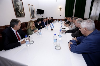Ojeda participó del encuentro entre senadores del PJ y la conducción de la CGT