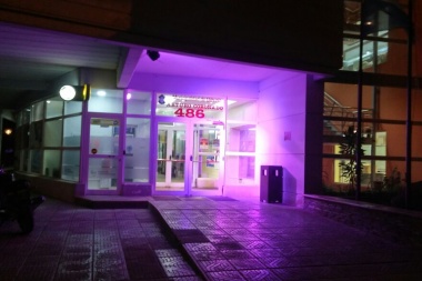 Ushuaia: Los edificios municipales se iluminan de rosa por la lucha contra el cáncer de mama