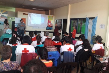 Capacitan en prevención del suicidio a agentes de la Cruz Roja