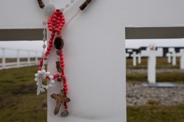 Objetos hallados en los cuerpos de soldados identificados de Malvinas serán entregados a sus familias