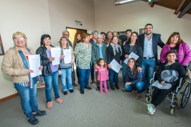 El intendente Vuoto realizó una nueva entrega de escrituras a doce familias de Ushuaia